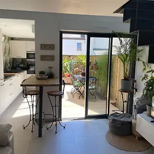  Hébergement de vacances Maison Bois